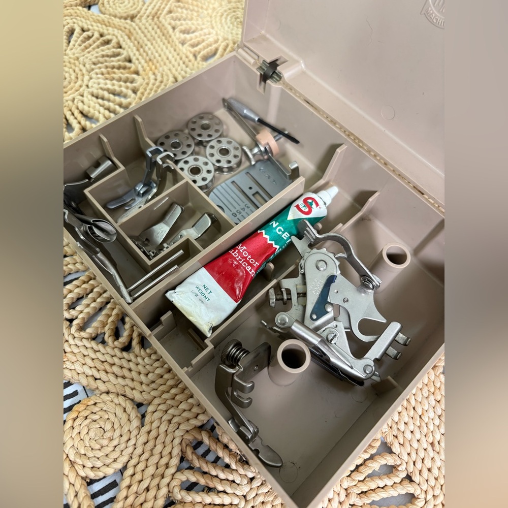 Vintage Singer Sewing Machine Accessories Kit - Picture 2 of 4